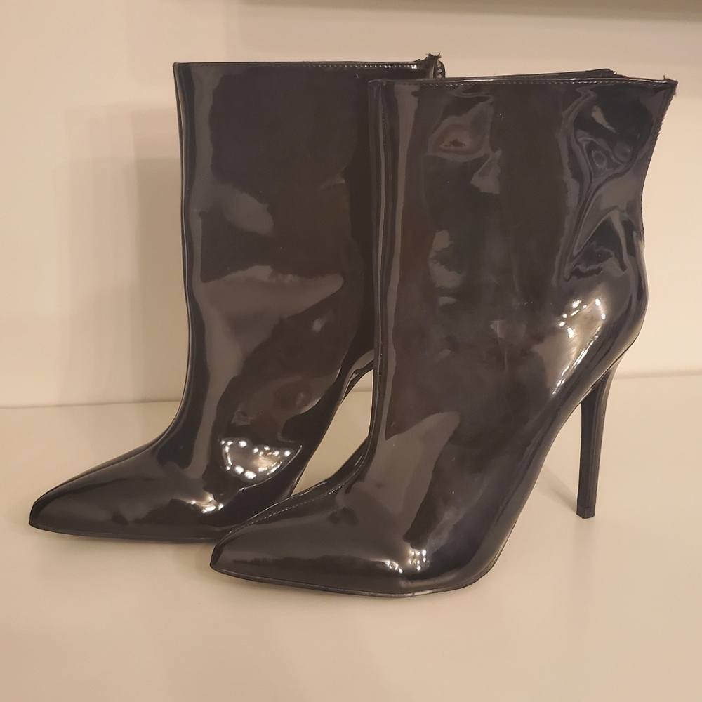 Shoe Dazzle Glossy Black Heeled Boots
